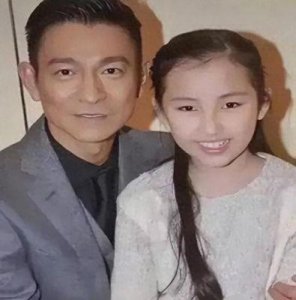 ​原来向华强的女儿比儿子优秀这么多？向太是刘德华最感谢的人？